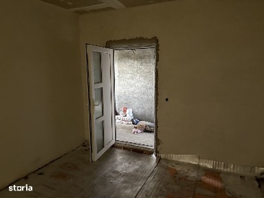 Casă cu mansardă de vânzare