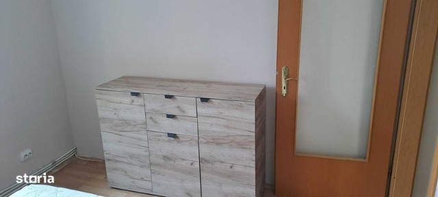 Inchiriez apartament pe strada Crisan.