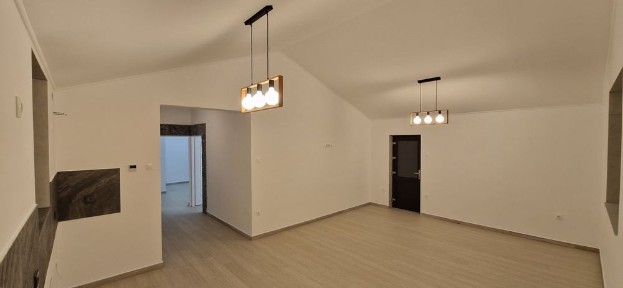 Casa (noua)de vanzare in Ludus