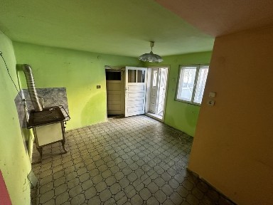 De vanzare casa cu 2 camere in zona centrala