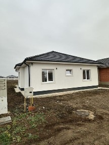 Casa noua semifinisata in Santandrei