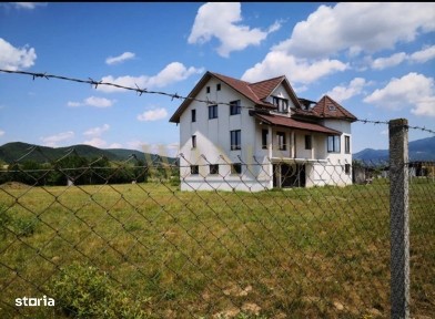 Casa cu 2 nivele,6 camere,70 arii de teren