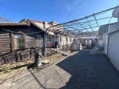 4 spatii comerciale, divizate curte comuna, Bazda lui Novac