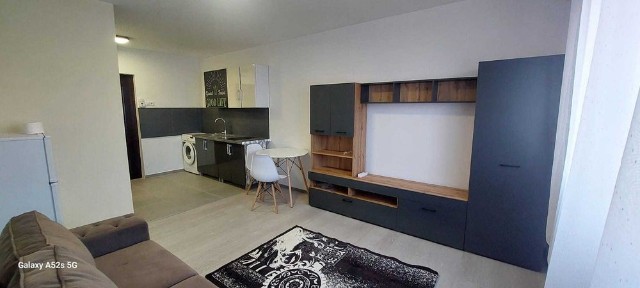 Garsoniera, Tractorul la 2 minute Coresi