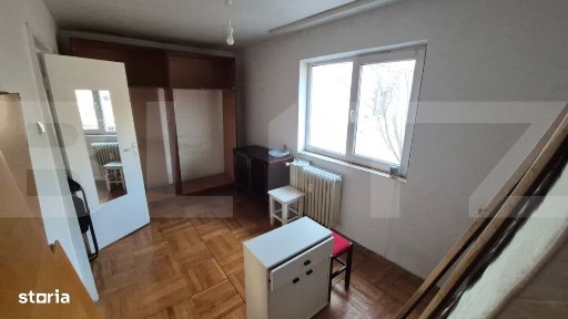 Apartament cu 3 camere, zona Sagului