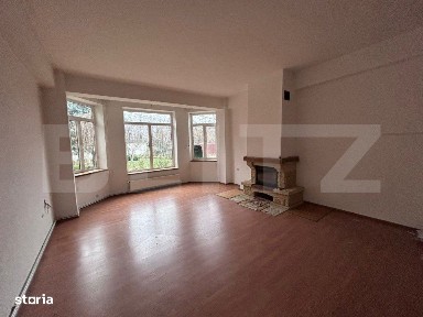 Casa cu 7 camere, 4 bai, 330 mp, 900 mp curte, zona Ford