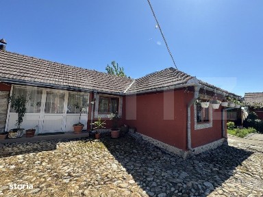 Casa plan parter cu 4 camere, 160 mp si 13000 mp teren, zona Balcesti