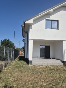 Jumatate de duplex in Bucovat ( Remetea Mare, Mosnita Veche)