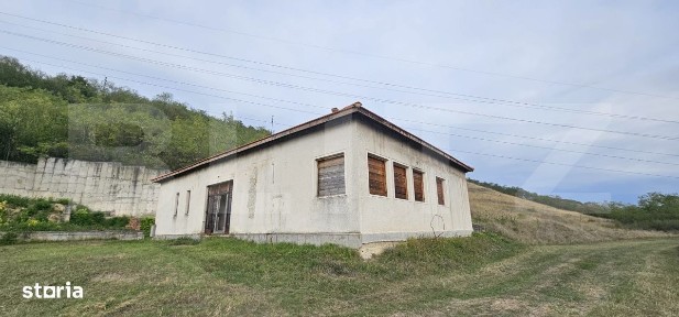 Vila la rosu, 240 mp, teren 93.000 mp - Șoimus