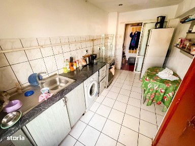 Apartament cu 4 camere, decomandat, zona Decebal