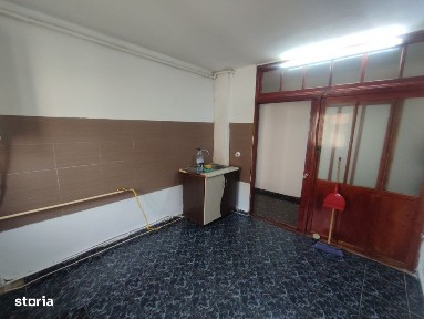Apartament de 3 camere, 60 mp., zona Lama