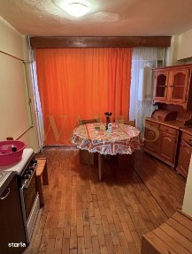 Apartament 3 camere, etaj 4, zona centrala