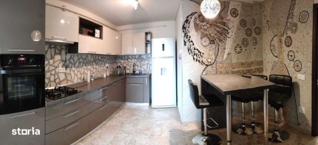 Inchiriez apartament ultracentral, 3 camere, 114 m2, decomandat