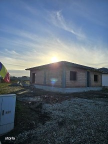 Vand casa 150m in marinesti pe o strada linistita cu toate utilitatile