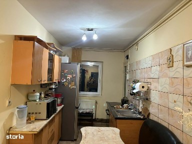 Apartament de 3 camere zona TRACTORUL