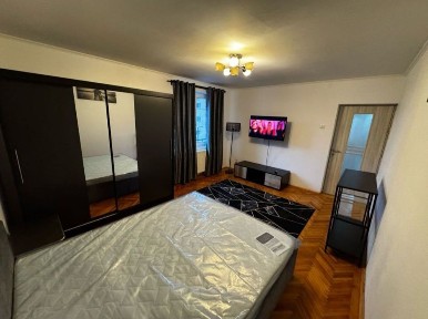Apartament renovat, 2 camere, decomandat, strada Negoiu