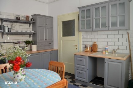 Apartament in casa, 4 camere, Central Brasov, zona deosebita