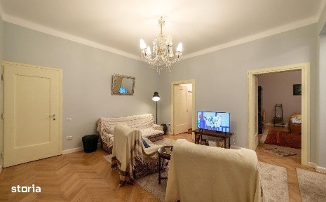 Apartament cu 4 camere, suprafata de 135 mp, garaj si beci in inima or