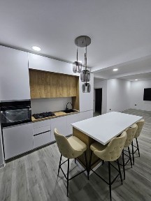 Casa la cheie in Lazu