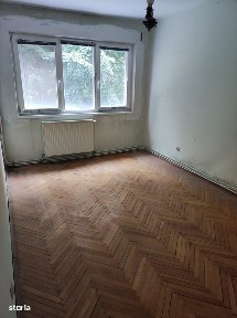 Vând apartament 4 camere decomandat, Micro 3, 96 mp