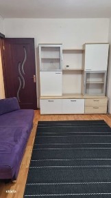 Închiriez apartament semidecomandat