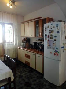 Inchiriez apartament 3 camere,Calea Bucuresti,M-uri.