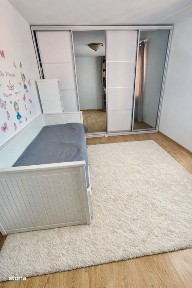 Apartament 3 camere, etaj intermediar, parcare,zona Eroilor