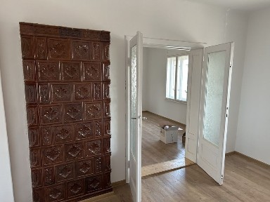 Casă cu etaj în Episcopia - 4 camere, anexe