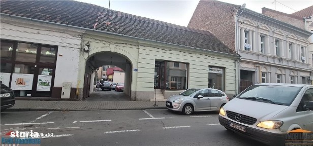 Spatiu comercial 147mp, F.S.12ml, zona Teatru, renovat