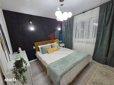 Apartament cu 3 camere de vânzare în zona Școlilor
