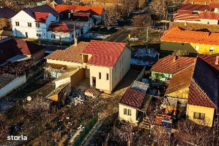 Casă nouă cu etaj semifinalizată, zonă liniștită în Aradul Nou