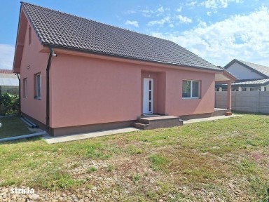 Casa 4 camere de Vanzare. Biharia