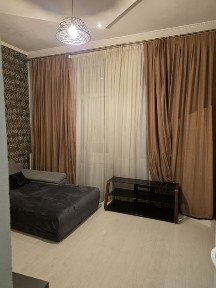 Închiriez o camera la casa cu curte comună 220 Euro