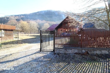 Vând casă P+1E, în Groș, la 12km de Hunedoara, teren 8.610mp