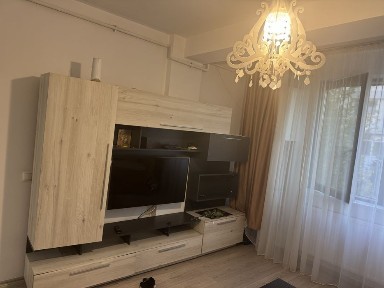Inchiriez apartament