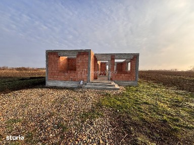 Casa noua la rosu - Tarian - Girisu de Cris - Teren 560 mp