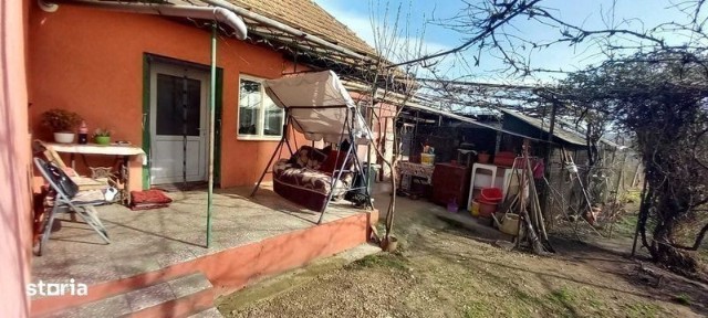 Casă în Teiuş, 124 mp, 1.172 mp teren, toate utilităţile.