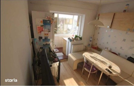 De vanzare apartament 2 camere, decomandat