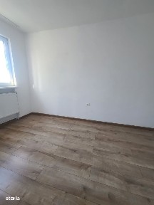 Vand 3 cam Mureseni cu balcon