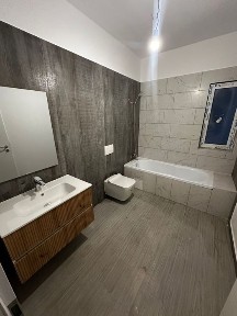 Vand duplex utvin toate utilitatile,la asfalt