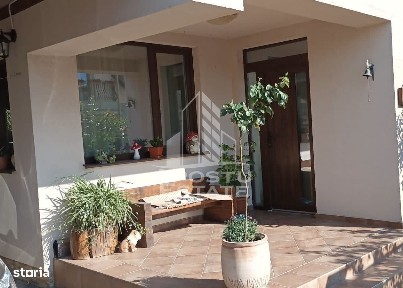 Duplex în Mosnita Noua situat în apropiere de drumul principal.