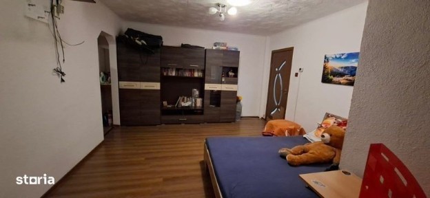 Vand apartament doua camere semidecomandat etaj doi