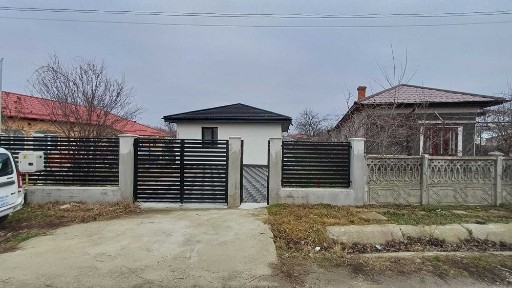 vand casa la cheie mobilata