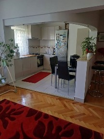 Închiriez apartament zona ultra centrala 3 camere