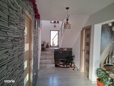 Vand casa P+ M+ pod, 4 camere + living, bucatarie, 2 bai.