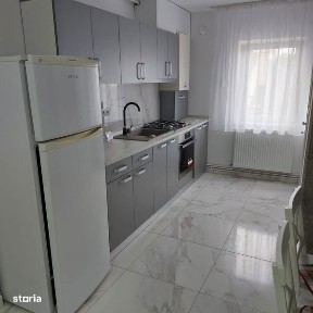 Inchiriez apartament cu 2 camere,decomandat