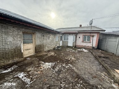 Casa de vanzare in spate la agneza