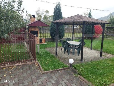 Casa de vanzare, cu 6 camere, 300 mp, spatioasa, in Campulung Moldoven