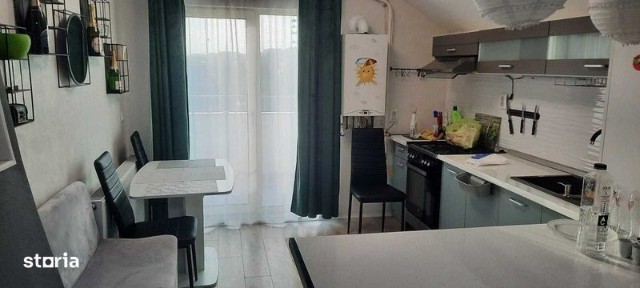 Inchiriez apartament 2 camere plus spatiu de depozitare.