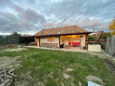 Casa de vanzare sau schimb cu apartament